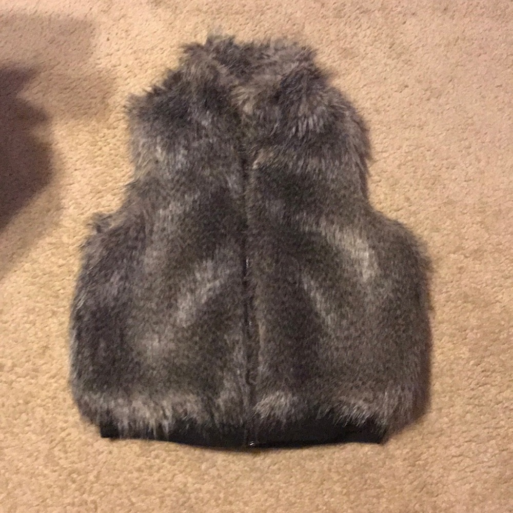 New with out tags faux fur vest